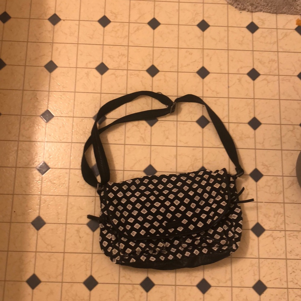 Black and White Volcom Messenger Bag GUC